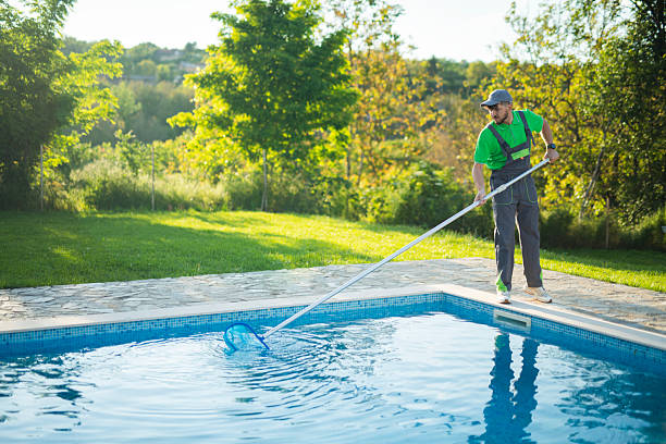 Best Pool Cleaning Experts in Wahneta, FL